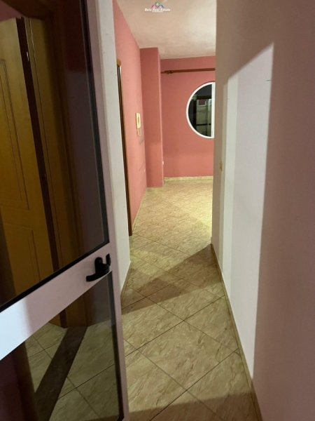 Tirane, jepet me qera apartament 2+1 Kati 6, 100 m² 550 € (Komuna E Parisit)