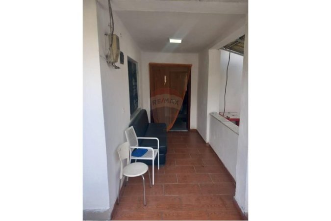 Tirane, jepet me qera shtepi , 300 € (Institut)