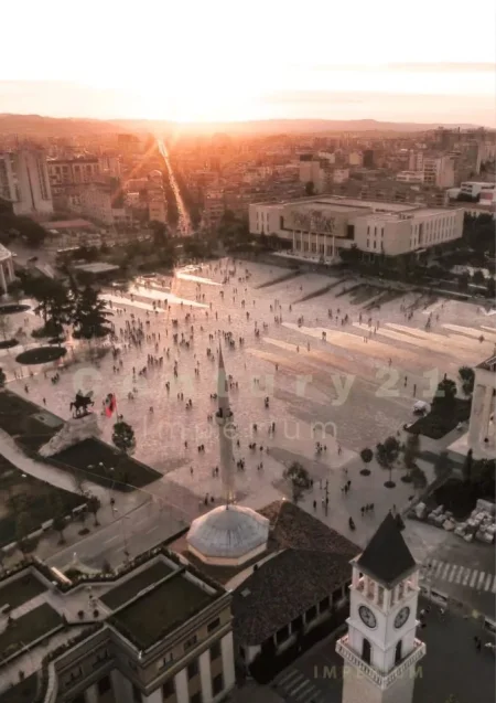 Tirane, shitet Vile 3 Katshe Kati 5, 635 m² 1.400.000 € (Sheshi Skënderbej)