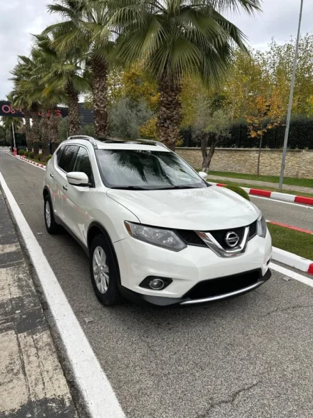 Tirane, shes makine Nissan Rogue Benzin, e bardhë automatik Kondicioner 192.000 km 8.800 €