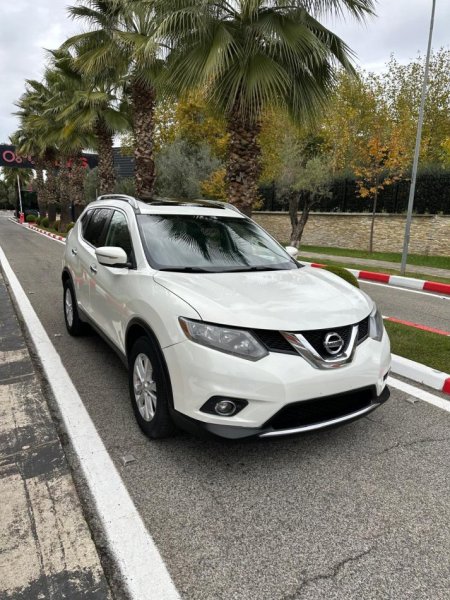 Tirane, shes makine Nissan Rogue Benzin, e bardhë automatik Kondicioner 192.000 km 8.800 €