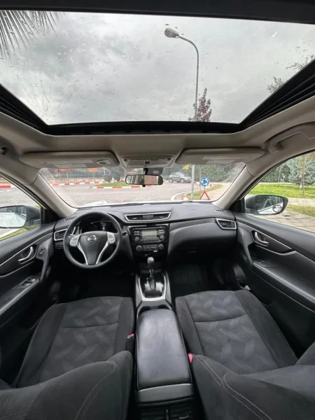 Tirane, shes makine Nissan Rogue Benzin, e bardhë automatik Kondicioner 192.000 km 8.800 €