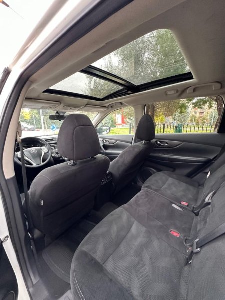 Tirane, shes makine Nissan Rogue Benzin, e bardhë automatik Kondicioner 192.000 km 8.800 €