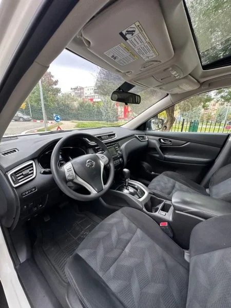 Tirane, shes makine Nissan Rogue Benzin, e bardhë automatik Kondicioner 192.000 km 8.800 €