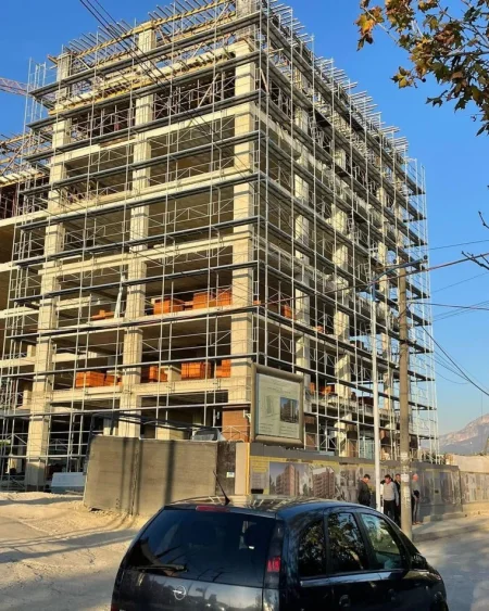 Shitet apartament 2+1 ne Paskuqan te Golden Hands ,Buze Unazes se madhe 8 minuta larg Qendres