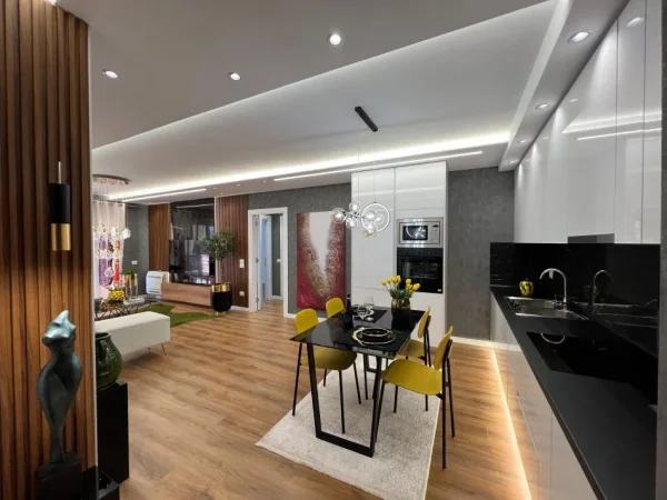 Tirane, shitet apartament 2+1+Ballkon , 110 m² 260.000 € (Colombo)