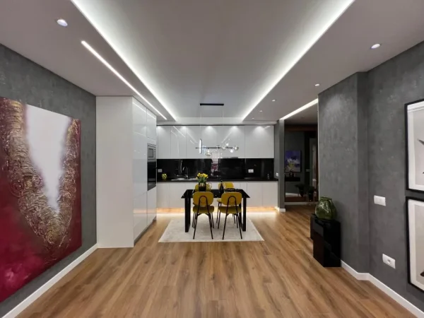 Tirane, shitet apartament 2+1+Ballkon , 110 m² 260.000 € (Colombo)