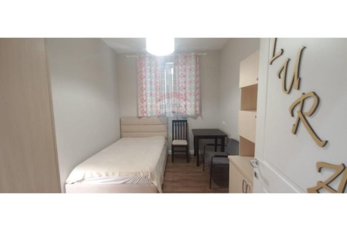 Tirane, jepet me qera apartament 2+1 , 750 € (Xhamllik)