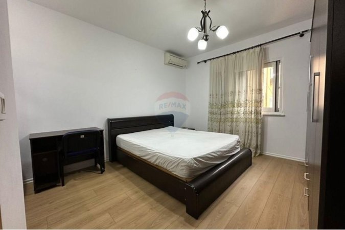 Tirane, jepet me qera apartament 2+1 , 800 € (Stadiumi Dinamo)