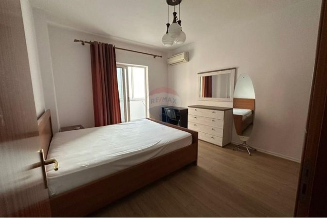 Tirane, jepet me qera apartament 2+1 , 800 € (Stadiumi Dinamo)
