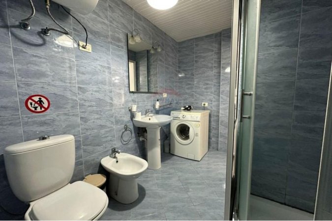 Tirane, jepet me qera apartament 2+1 , 800 € (Stadiumi Dinamo)