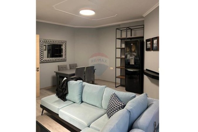 Tirane, jepet me qera apartament 2+1 , 700 € (Shkolla e Baletit)