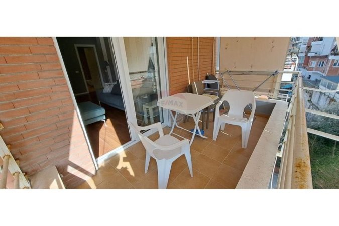Tirane, jepet me qera apartament 1+1 , 600 € (Kodra e Diellit)
