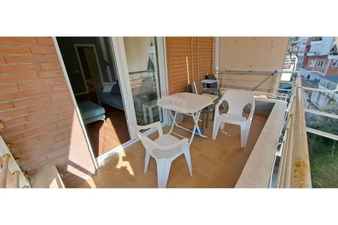 Tirane, jepet me qera apartament 1+1 , 600 € (Kodra e Diellit)