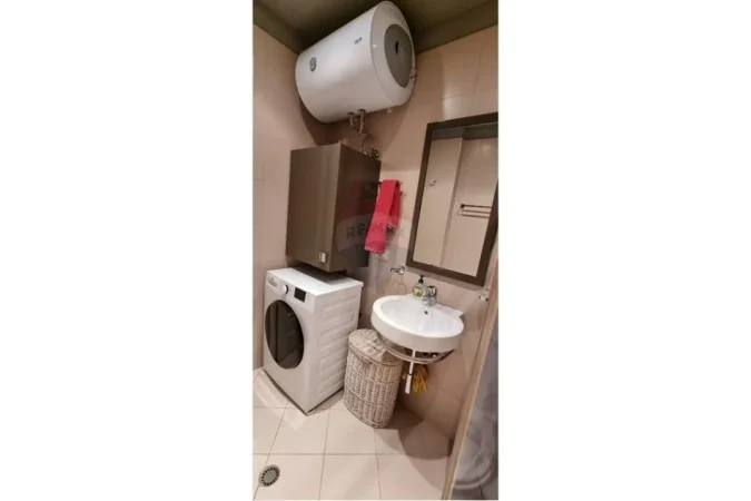 Tirane, jepet me qera apartament 1+1 , 600 € (Kodra e Diellit)