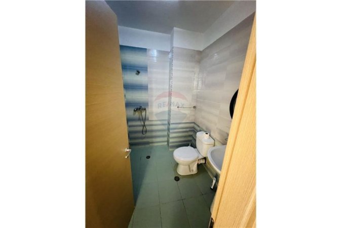 Tirane, jepet me qera apartament 2+1 , 600 € (Kopshti Botanik)