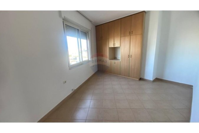 Tirane, jepet me qera apartament 2+1 , 450 € (Selvia)