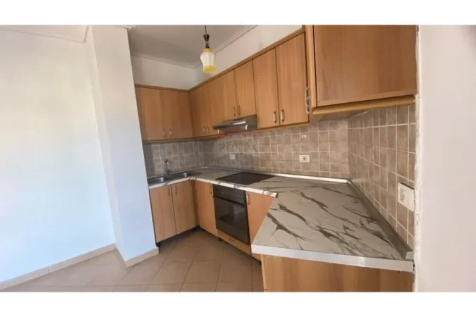 Tirane, jepet me qera apartament 2+1 , 450 € (Selvia)