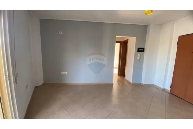 Tirane, jepet me qera apartament 2+1 , 450 € (Selvia)