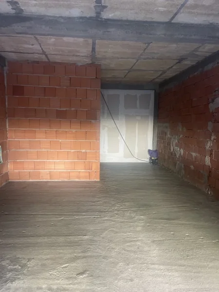 Tirane, jap me qera magazine Kati 1, 40 m² 200 € (Tre deshmoret)