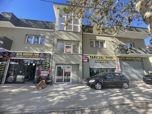 Fier, jap me qera ambjent biznesi Kati 2, 236 m2 ,600 € (Teodori 2 Muzaka)