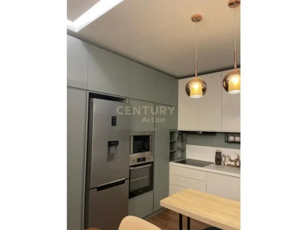 Tirane, jepet me qera apartament 2+1 Kati 8, 100 m² 600 € 