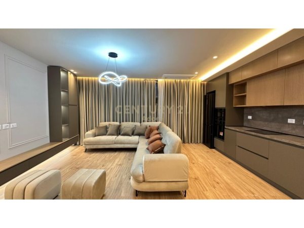 Tirane, jepet me qera apartament 2+1+Aneks+Ballkon Kati 8, 126 m² 2.000 € (Liqeni i Tiranes)