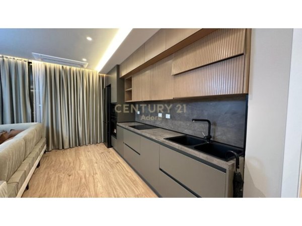 Tirane, jepet me qera apartament 2+1+Aneks+Ballkon Kati 8, 126 m² 2.000 € (Liqeni i Tiranes)