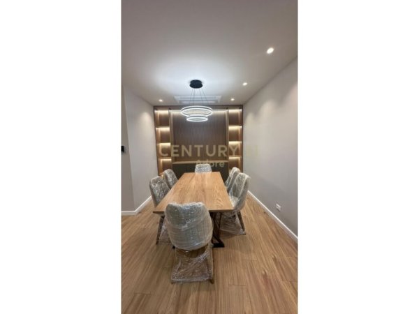 Tirane, jepet me qera apartament 2+1+Aneks+Ballkon Kati 8, 126 m² 2.000 € (Liqeni i Tiranes)