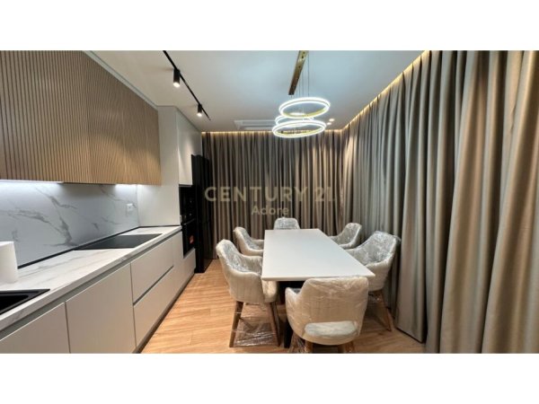Tirane, jepet me qera apartament 2+1+Aneks+Ballkon Kati 8, 154 m² (Lake View)
