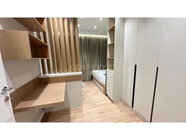 Tirane, jepet me qera apartament 2+1+Aneks+Ballkon Kati 8, 154 m² (Lake View)