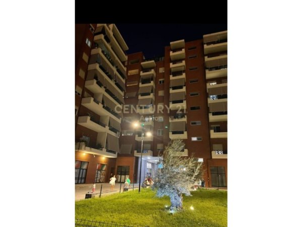 Tirane, jepet me qera apartament 2+1+Aneks+Ballkon Kati 8, 100 m² 600 € (TIRANA GOLDEN PARK 3)