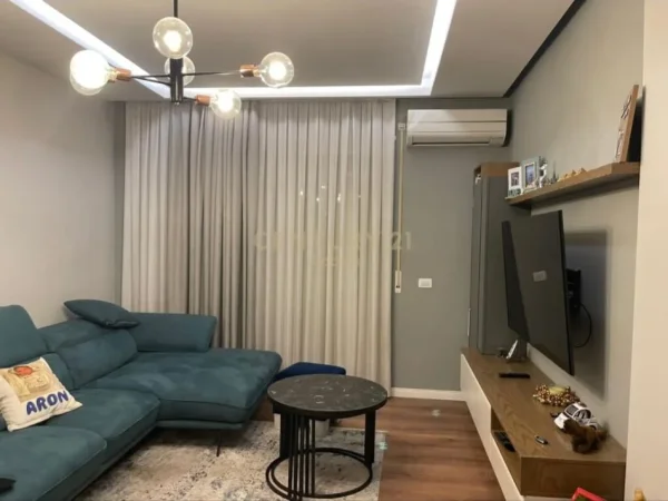 Tirane, jepet me qera apartament 2+1+Aneks+Ballkon Kati 8, 100 m² 600 € (TIRANA GOLDEN PARK 3)