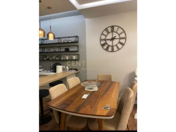 Tirane, jepet me qera apartament 2+1+Aneks+Ballkon Kati 8, 100 m² 600 € (TIRANA GOLDEN PARK 3)