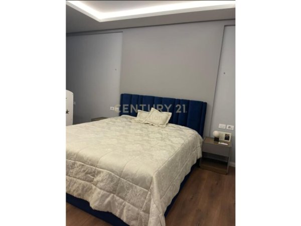 Tirane, jepet me qera apartament 2+1+Aneks+Ballkon Kati 8, 100 m² 600 € (TIRANA GOLDEN PARK 3)