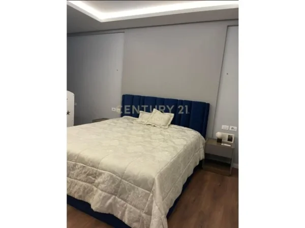 Tirane, jepet me qera apartament 2+1+Aneks+Ballkon Kati 8, 100 m² 600 € (TIRANA GOLDEN PARK 3)