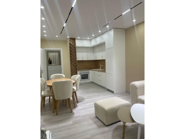 Tirane, jepet me qera apartament 2+1+Aneks+Ballkon Kati 2, 88 m² 650 € (Kopshti Botanik)