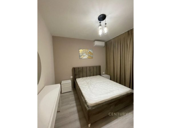 Tirane, jepet me qera apartament 2+1+Aneks+Ballkon Kati 2, 88 m² 650 € (Kopshti Botanik)