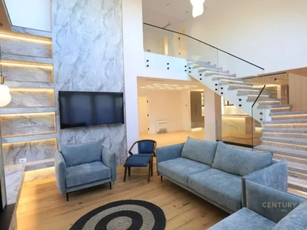 Tirane, jepet me qera Vile 3 Katshe Kati 3, 800 m² 5.000 € (Petrele)