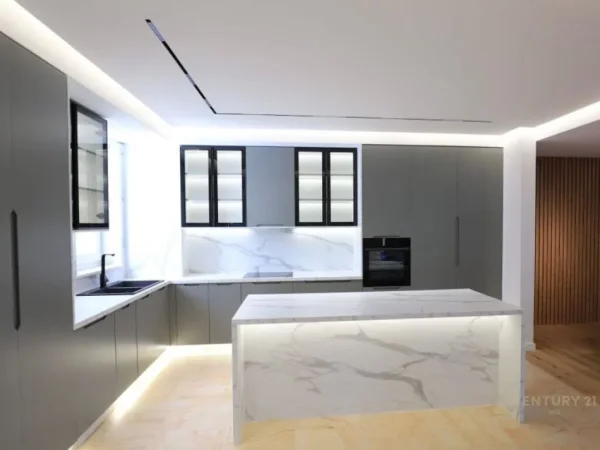 Tirane, jepet me qera Vile 3 Katshe Kati 3, 800 m² 5.000 € (Petrele)