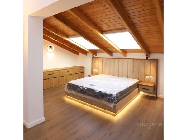 Tirane, jepet me qera Vile 3 Katshe Kati 3, 800 m² 5.000 € (Petrele)