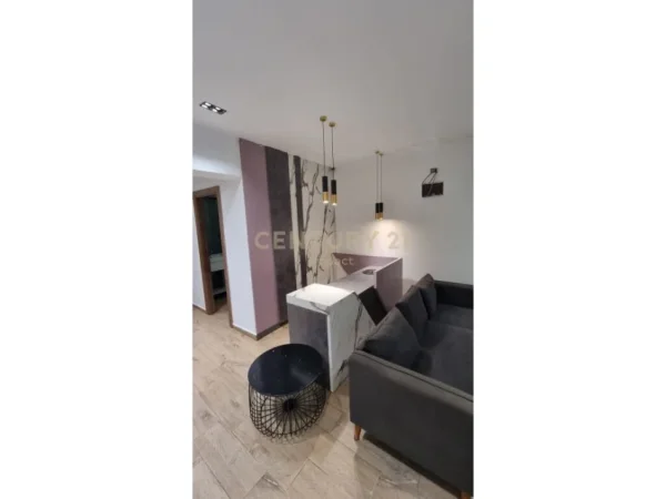 Tirane, jepet me qera ambjent biznesi Kati 0, 100 m² 1.200 € (Gjimnazi Petro Nini Luarasi, Tiranë)