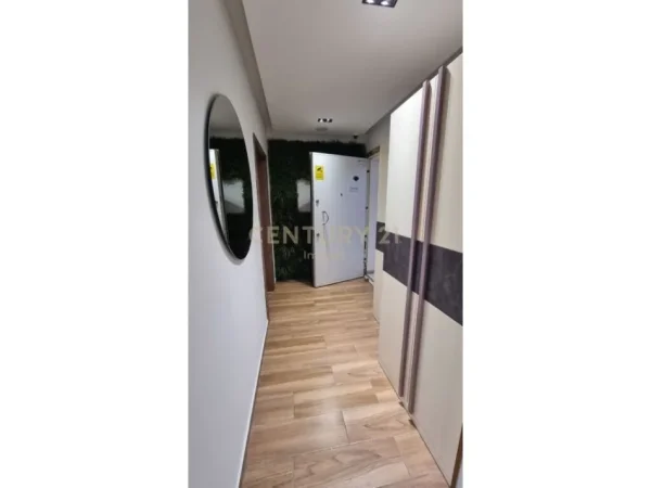 Tirane, jepet me qera ambjent biznesi Kati 0, 100 m² 1.200 € (Gjimnazi Petro Nini Luarasi, Tiranë)