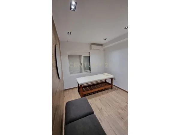 Tirane, jepet me qera ambjent biznesi Kati 0, 100 m² 1.200 € (Gjimnazi Petro Nini Luarasi, Tiranë)