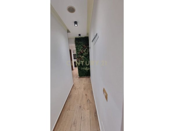 Tirane, jepet me qera ambjent biznesi Kati 0, 100 m² 1.200 € (Gjimnazi Petro Nini Luarasi, Tiranë)