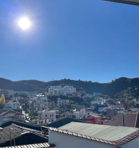 Tirane, shitet , 750.000 € 