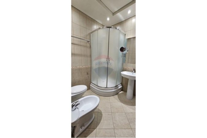 Tirane, jepet me qera apartament 1+1 , 550 € (Don Bosko)