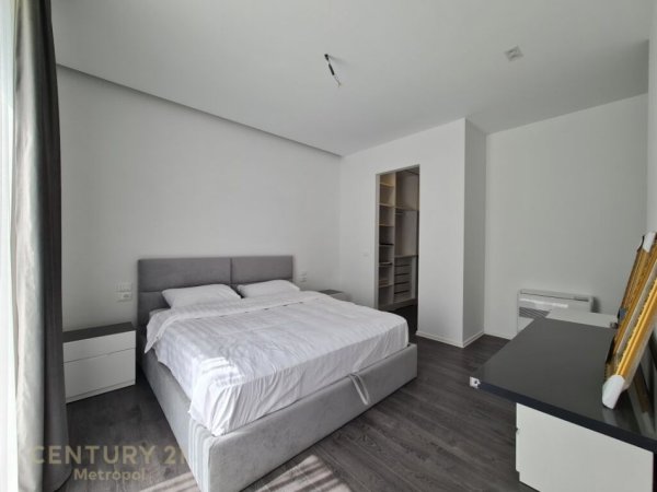 Tirane, jap me qera apartament 2+1+2+ 2 POSTE PARKIMI , 195 m² 1.700 € (Liqeni i Thatë)