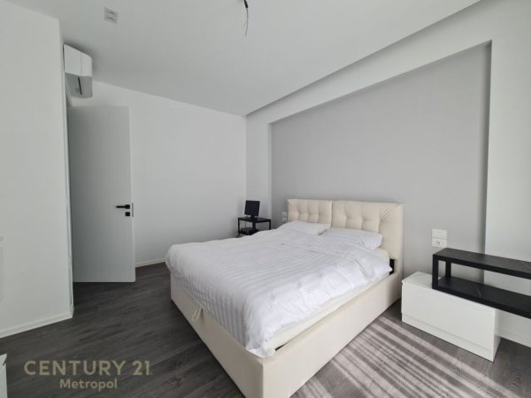 Tirane, jap me qera apartament 2+1+2+ 2 POSTE PARKIMI , 195 m² 1.700 € (Liqeni i Thatë)