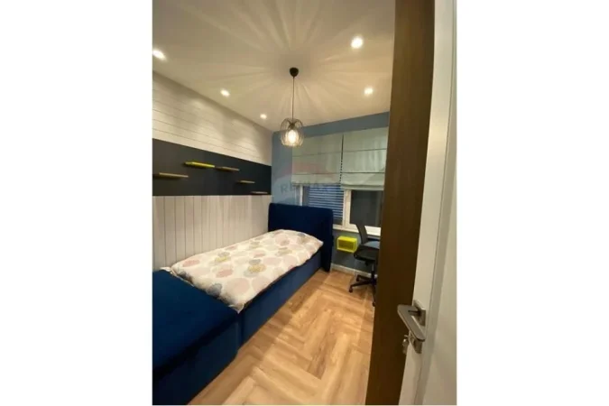 Tirane, jepet me qera 4+1+Aneks+Ballkon Kati 0, 2.200 € (Autostrada Tirane - Elbasan)